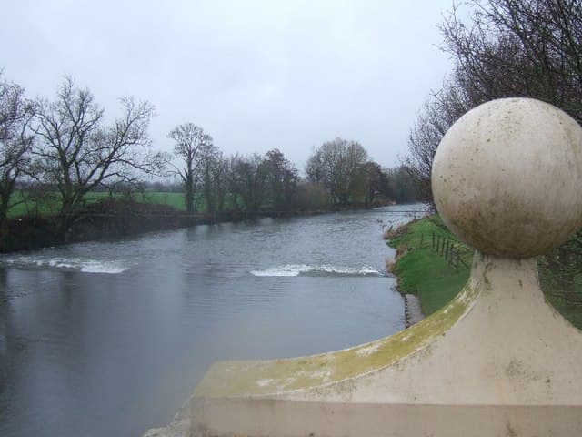 The weir on the Exe below Thorverton Bridge